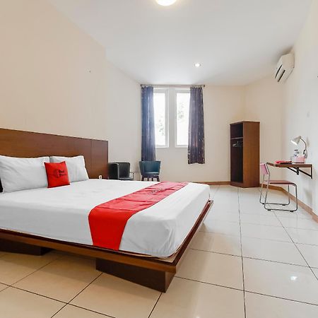 Reddoorz Plus @ Karebosi Area 2 Hotel Makassar Ngoại thất bức ảnh