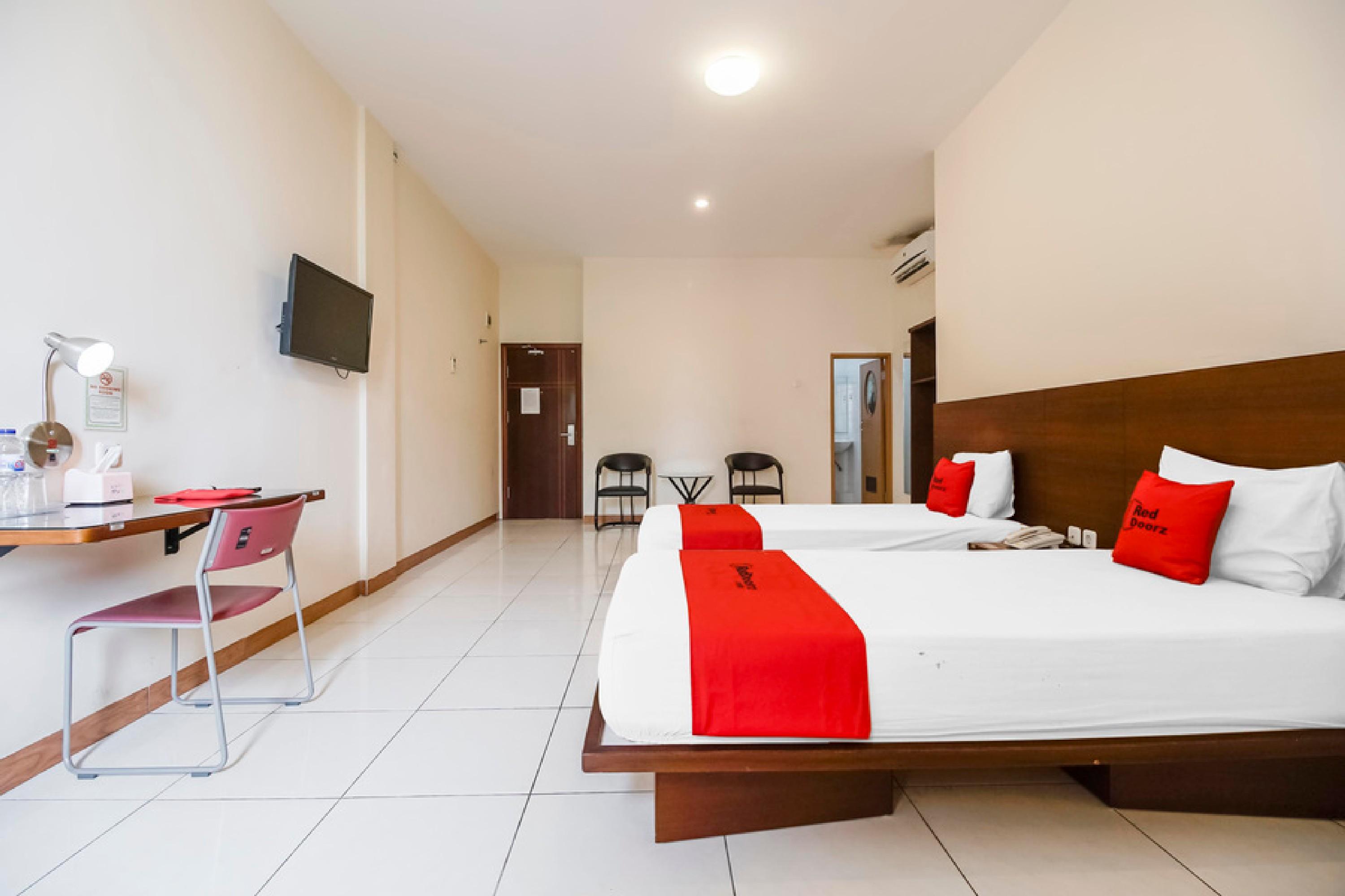 Reddoorz Plus @ Karebosi Area 2 Hotel Makassar Ngoại thất bức ảnh