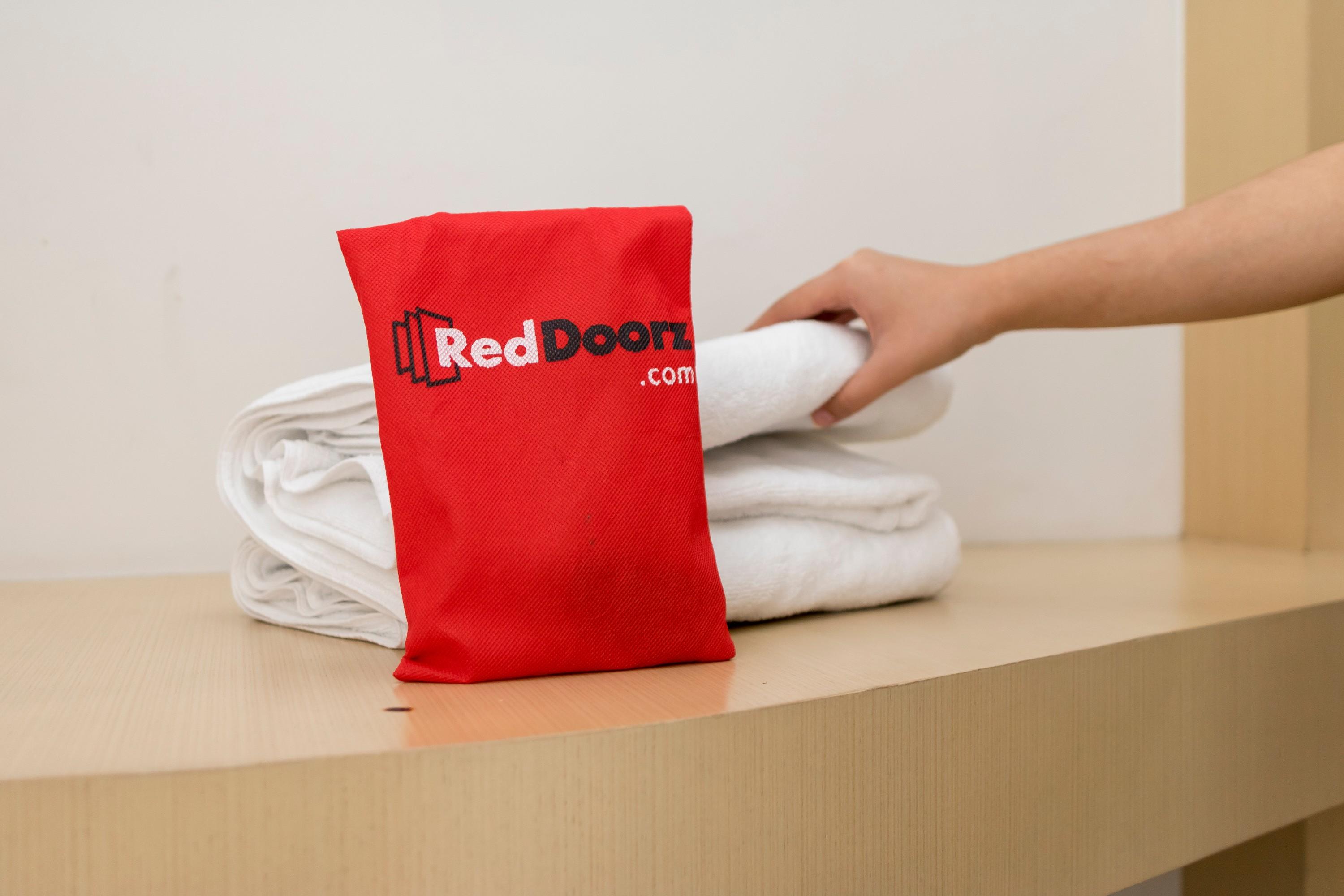 Reddoorz Plus @ Karebosi Area 2 Hotel Makassar Ngoại thất bức ảnh