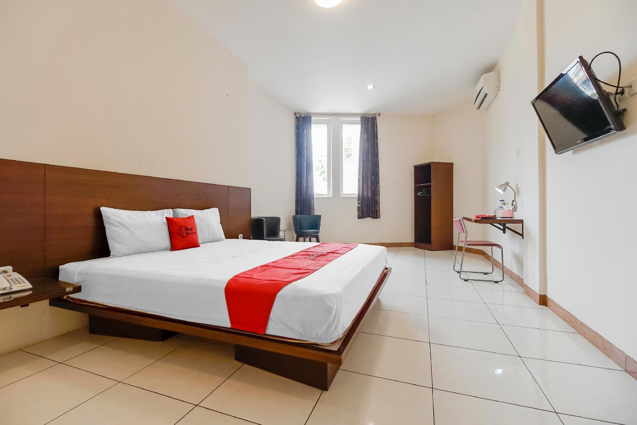 Reddoorz Plus @ Karebosi Area 2 Hotel Makassar Ngoại thất bức ảnh