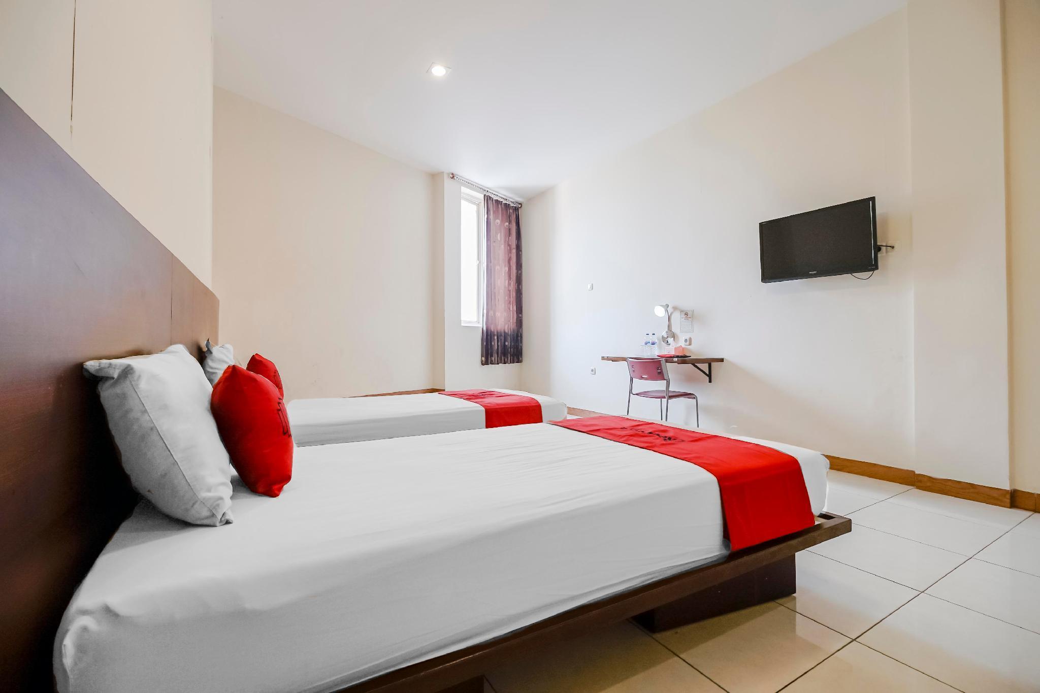 Reddoorz Plus @ Karebosi Area 2 Hotel Makassar Ngoại thất bức ảnh