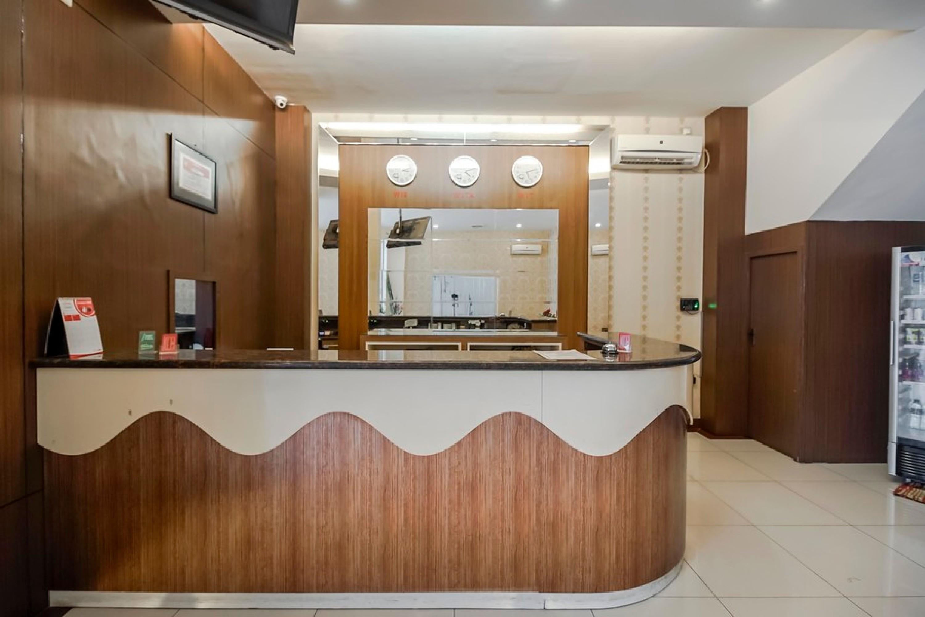 Reddoorz Plus @ Karebosi Area 2 Hotel Makassar Ngoại thất bức ảnh