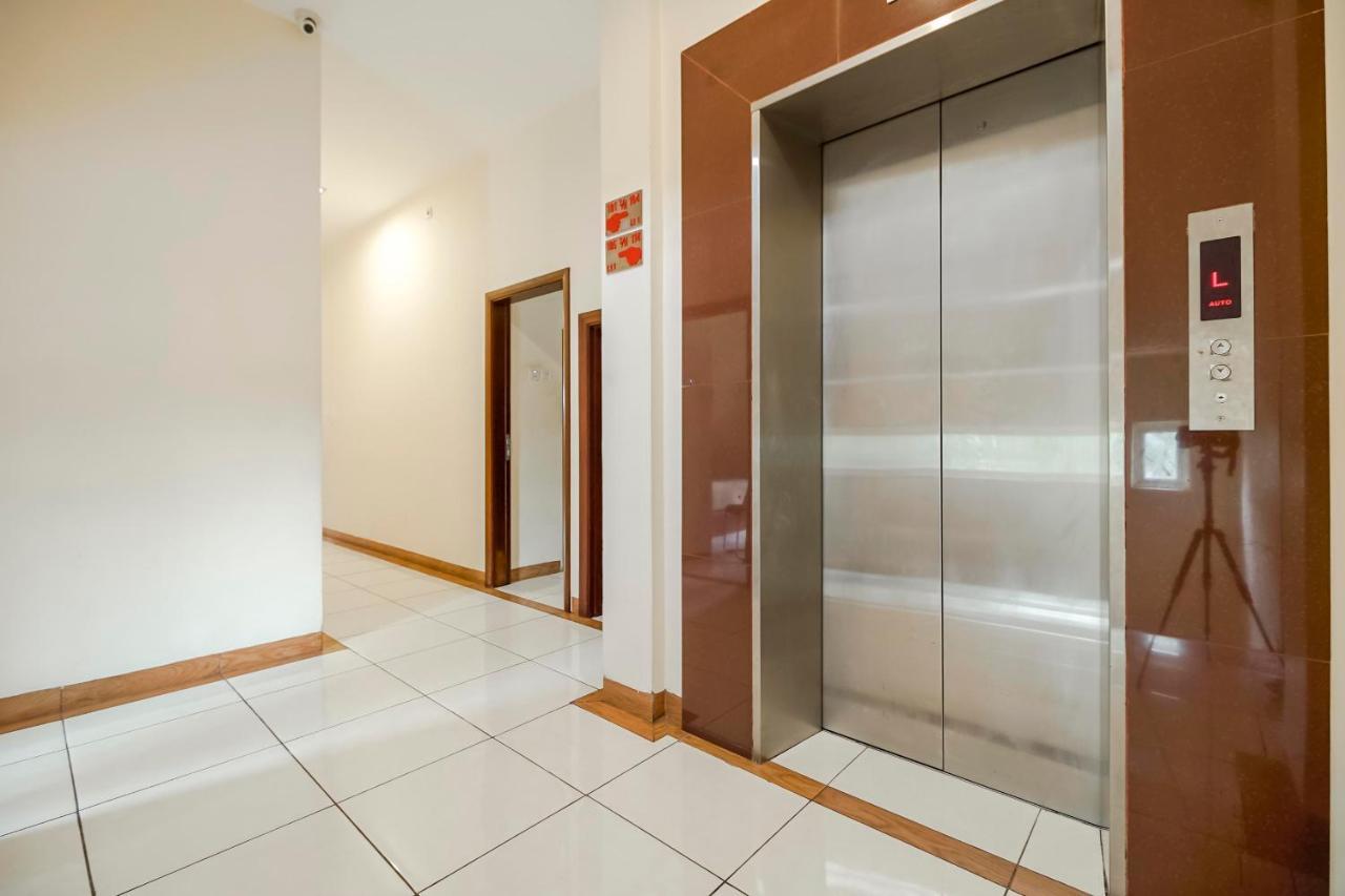 Reddoorz Plus @ Karebosi Area 2 Hotel Makassar Ngoại thất bức ảnh