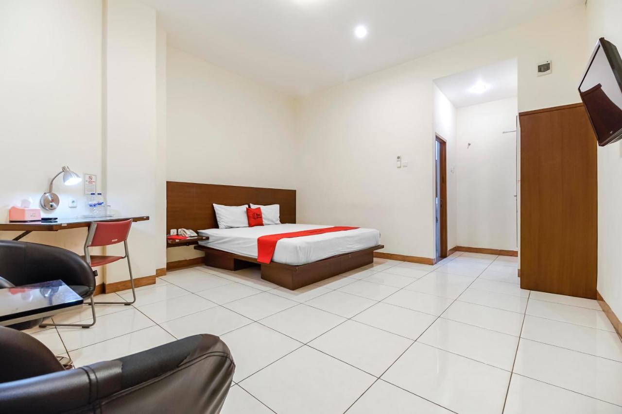 Reddoorz Plus @ Karebosi Area 2 Hotel Makassar Ngoại thất bức ảnh