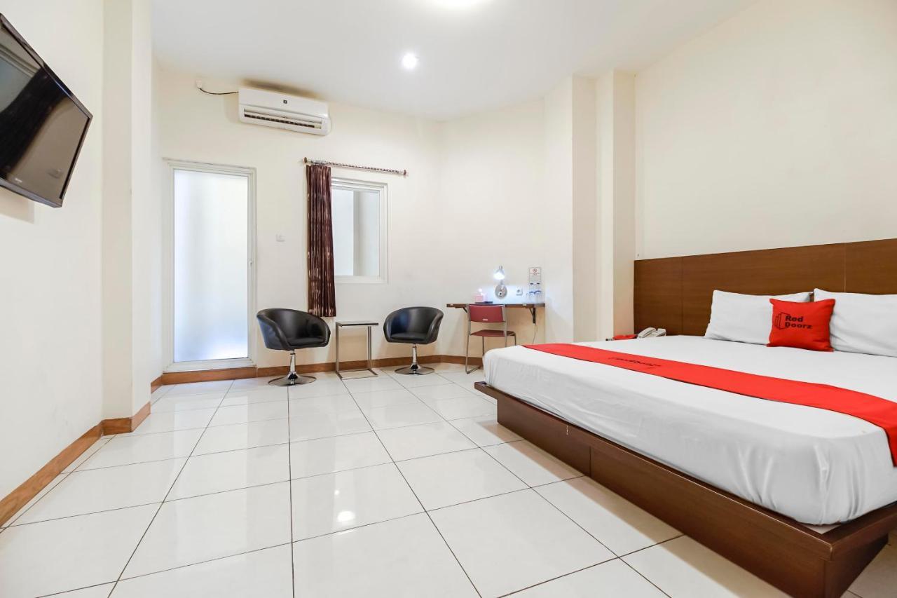 Reddoorz Plus @ Karebosi Area 2 Hotel Makassar Ngoại thất bức ảnh