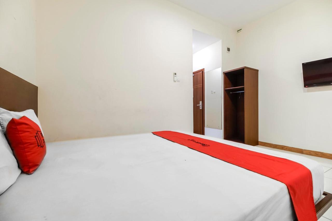 Reddoorz Plus @ Karebosi Area 2 Hotel Makassar Ngoại thất bức ảnh