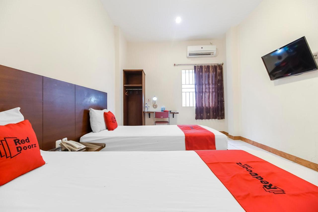 Reddoorz Plus @ Karebosi Area 2 Hotel Makassar Ngoại thất bức ảnh