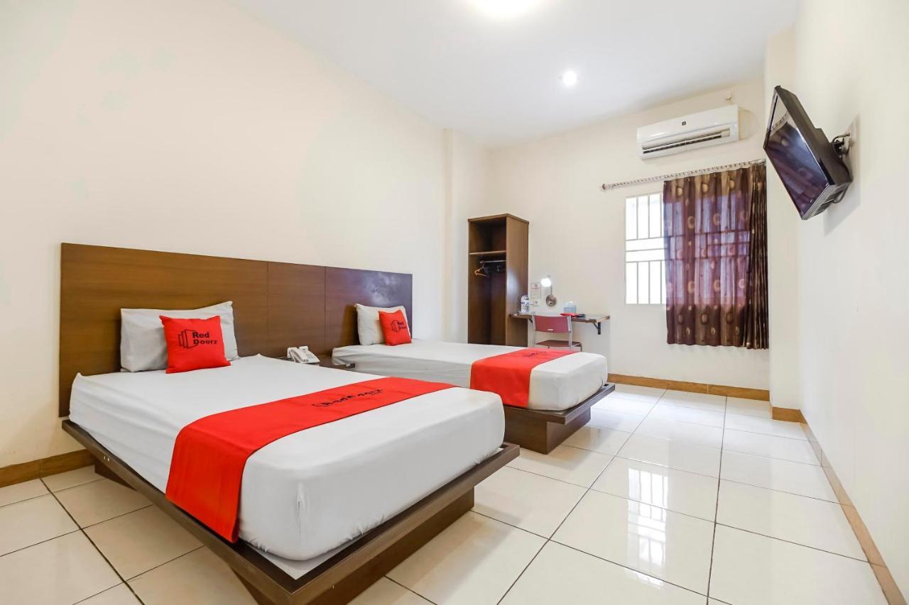 Reddoorz Plus @ Karebosi Area 2 Hotel Makassar Ngoại thất bức ảnh