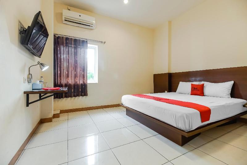 Reddoorz Plus @ Karebosi Area 2 Hotel Makassar Ngoại thất bức ảnh