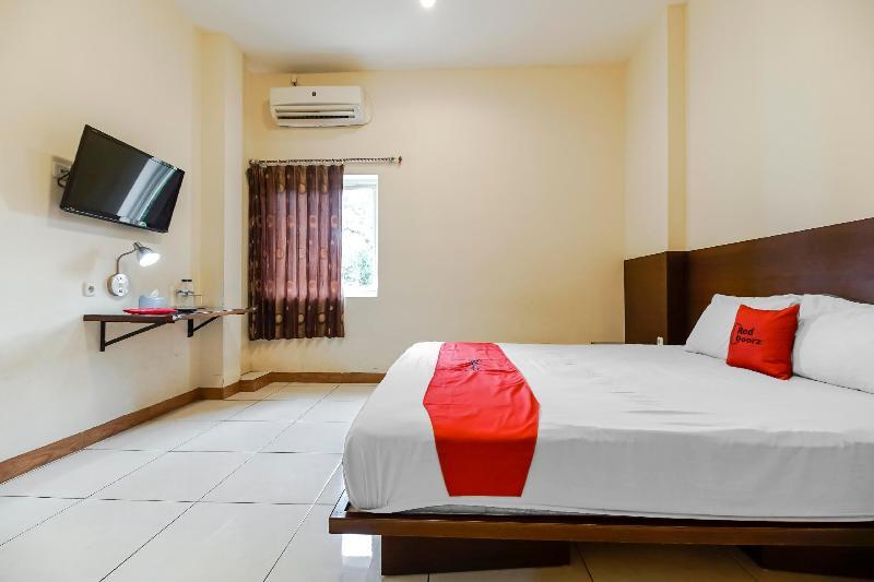 Reddoorz Plus @ Karebosi Area 2 Hotel Makassar Ngoại thất bức ảnh